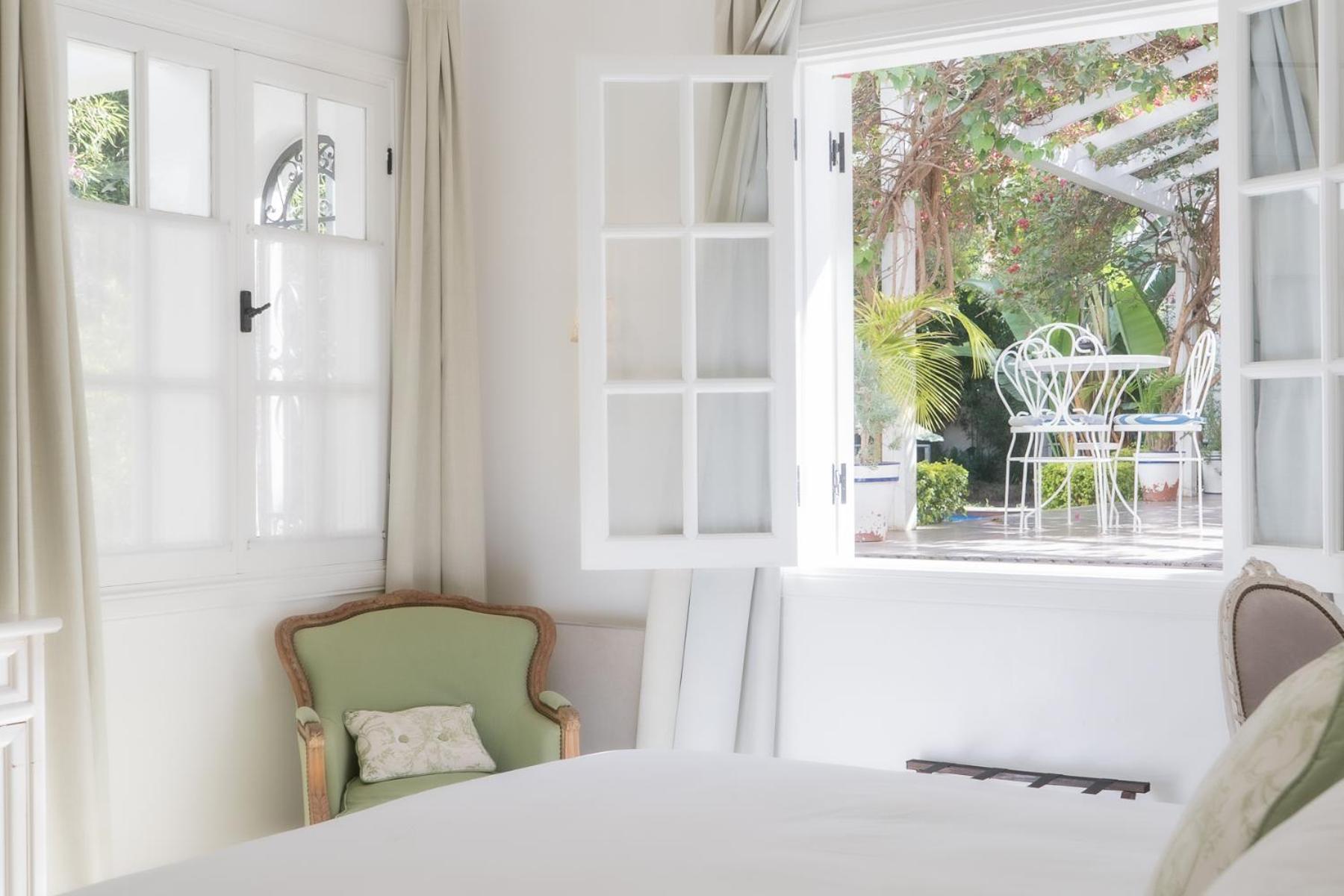 Queen Room Garden View